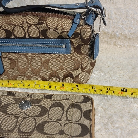 Coach Signature Bundle| CrossBody,Baguette and  Wallet in Excellent condition - Picture 13 of 17